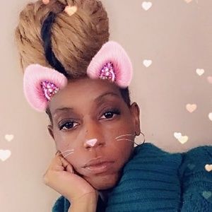 Meet your Posher, April